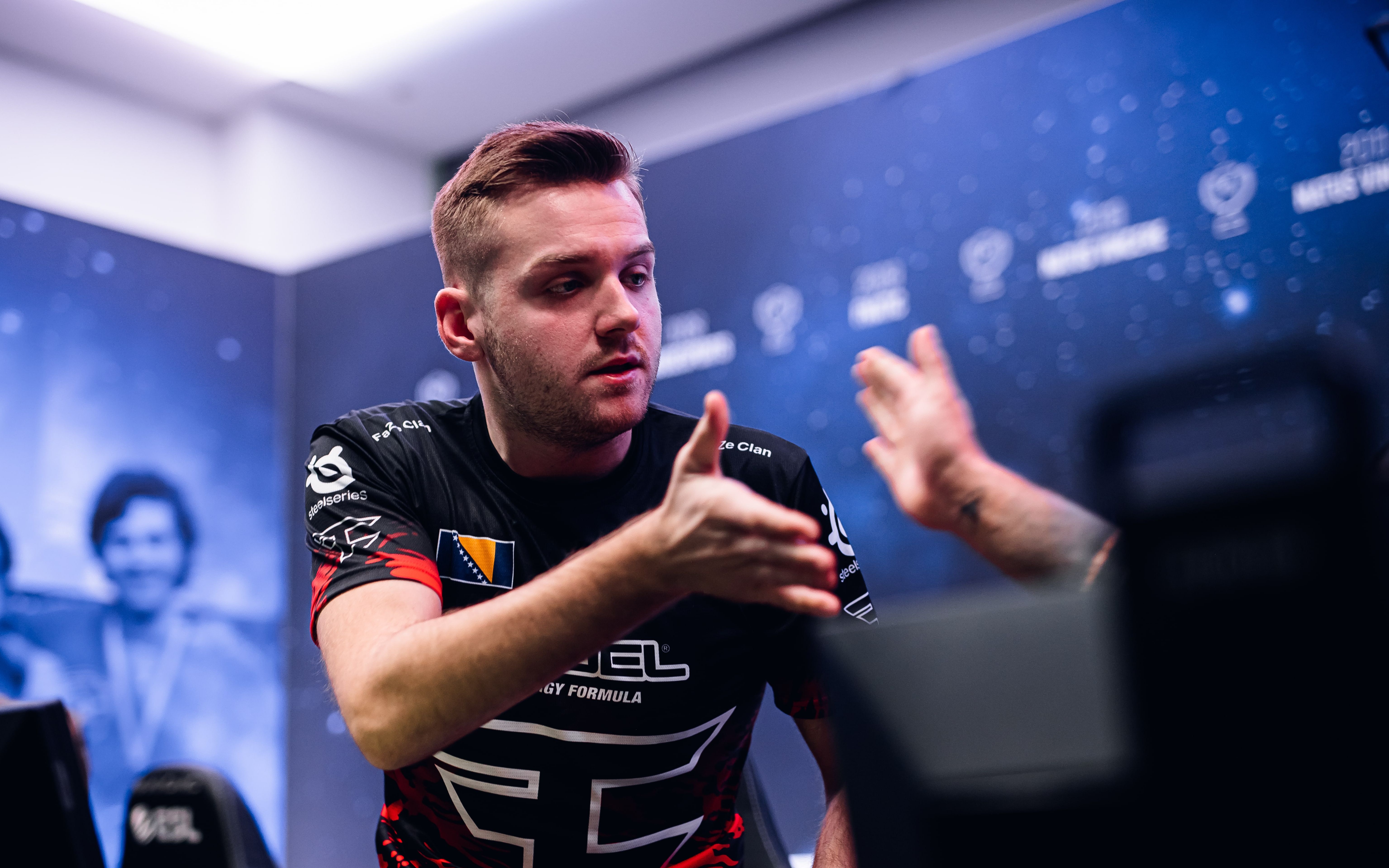 具备有力兜